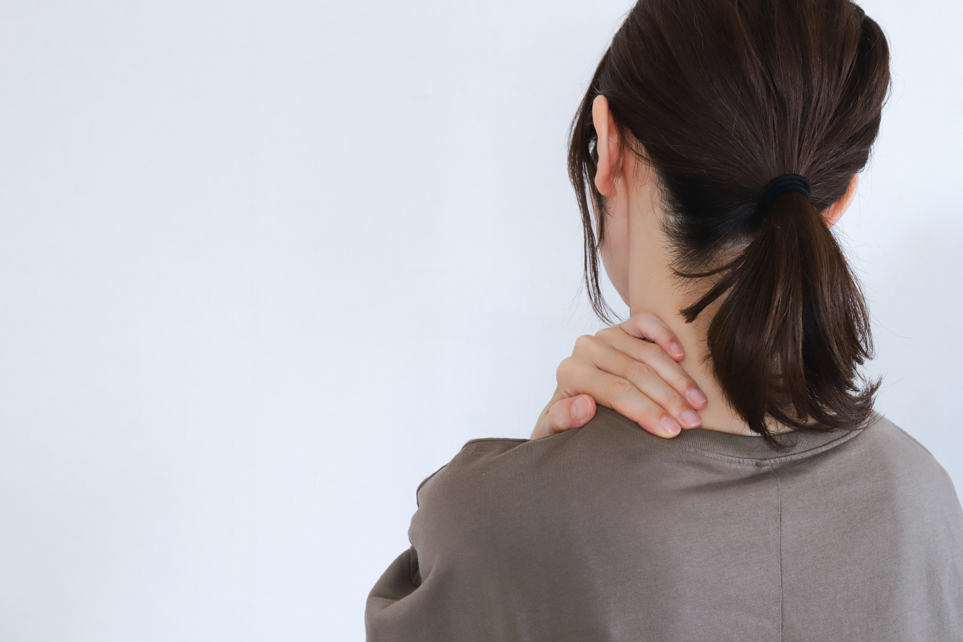 女性の肩こり